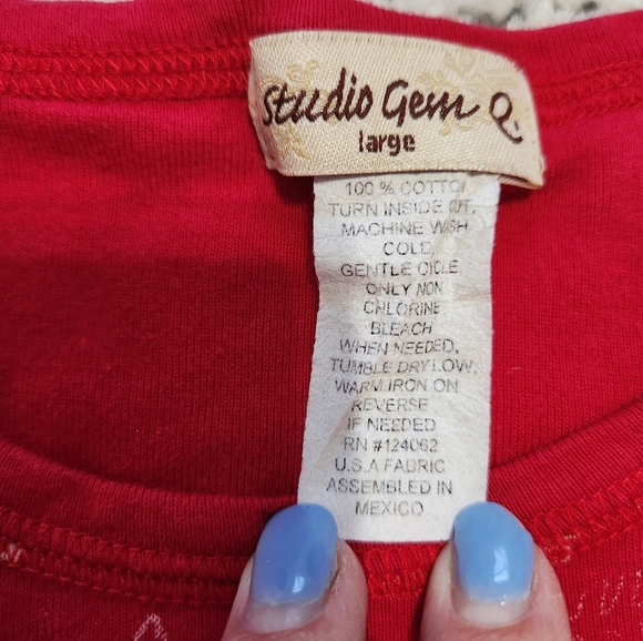 Studio Gem Christmas Holiday Shirt 3/4 Sleeves Santa Sleigh & Reindeer - Picture 4 of 9